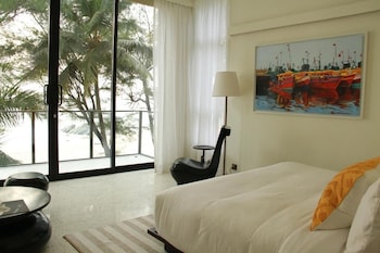 the postcard on the arabian sea