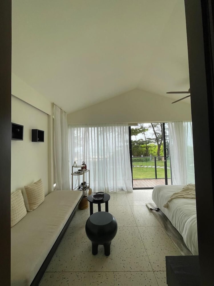 the postcard on the arabian sea