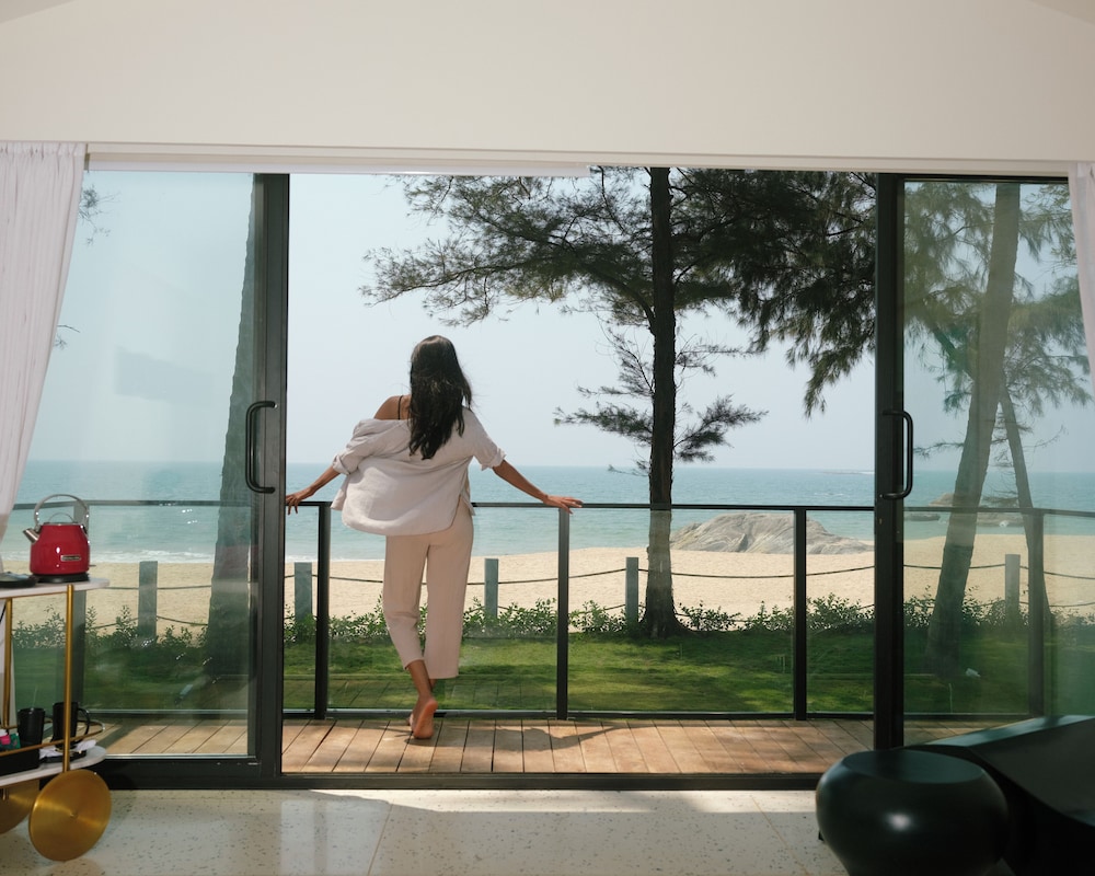 the postcard on the arabian sea