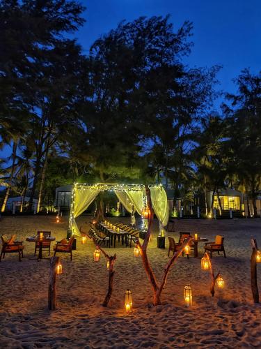 the postcard on the arabian sea