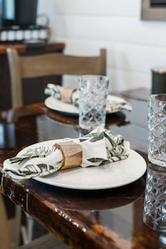 the stable tiny container home 12 min to magnolia