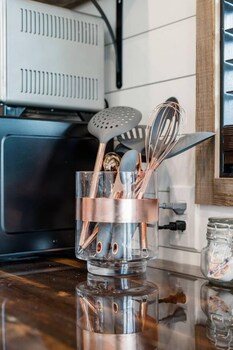 the stable tiny container home 12 min to magnolia