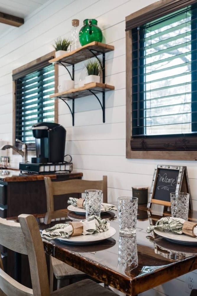 the stable tiny container home 12 min to magnolia