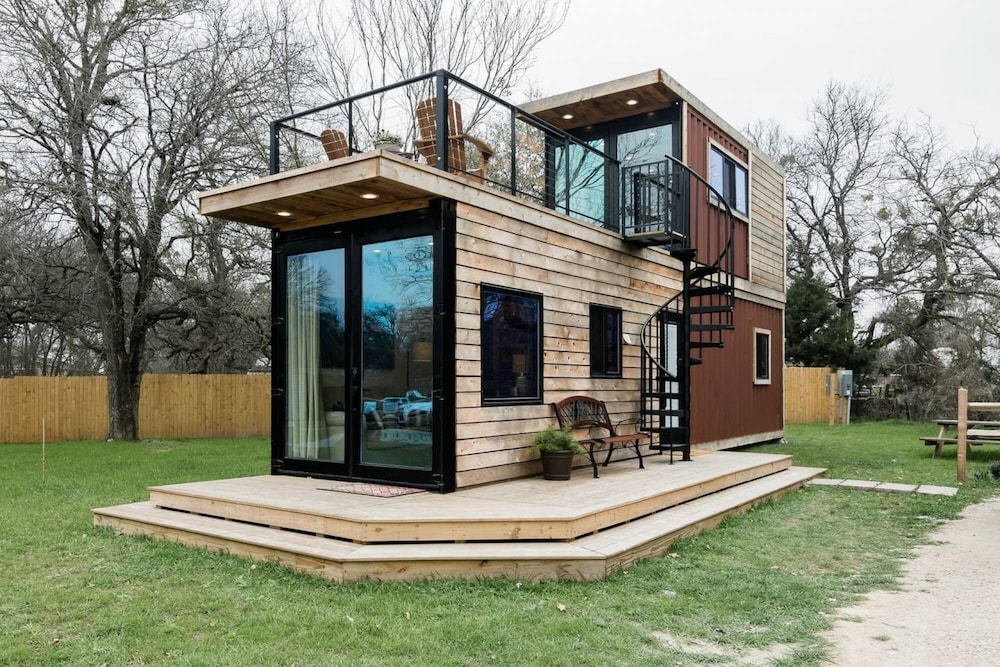 the stable tiny container home 12 min to magnolia