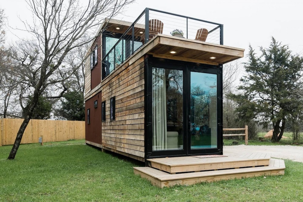 the stable tiny container home 12 min to magnolia