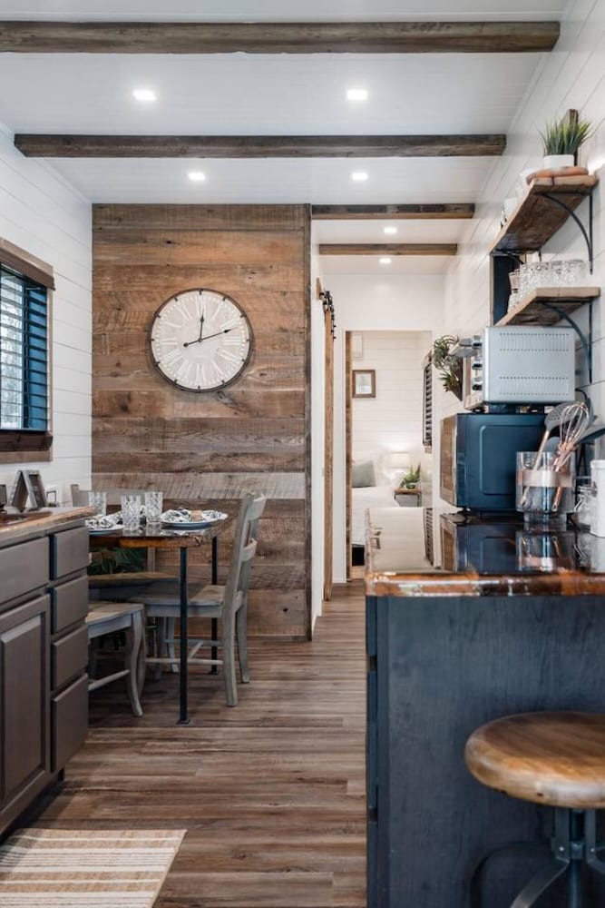 the stable tiny container home 12 min to magnolia