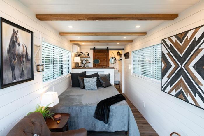 the stable tiny container home 12 min to magnolia