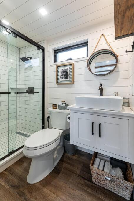 the stable tiny container home 12 min to magnolia