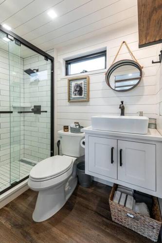 the stable tiny container home 12 min to magnolia