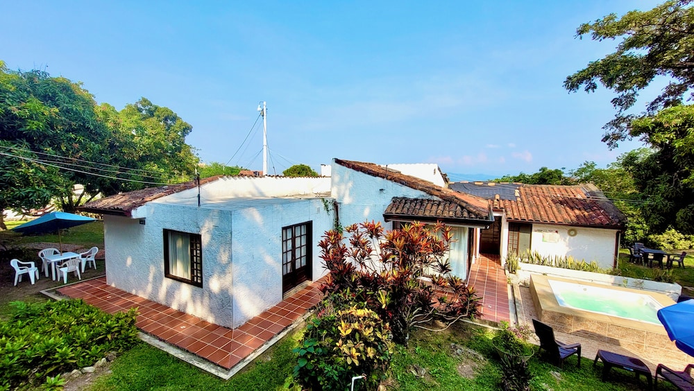 casa agora boutique mesitas del colegio