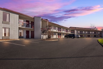 red roof inn and suites monroe nc