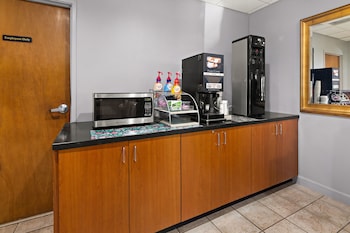 red roof inn and suites monroe nc