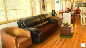 The Roy Grand Inns,,3 star