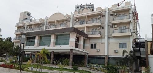 Grand Meridian,,0 star