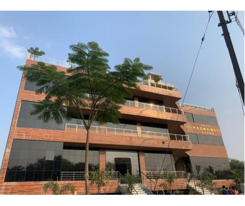 hotel padmawati grand