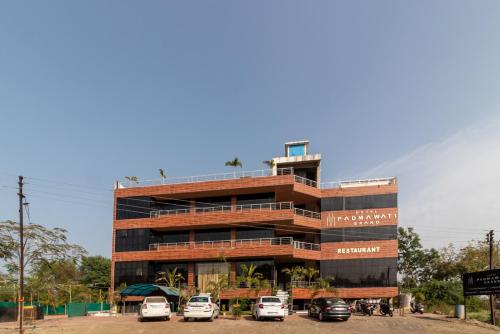 Hotel Padmawati Grand,,3 star