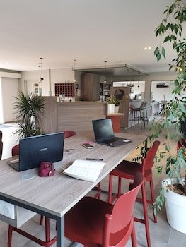 Hotel Saint Louis,Cavaillon>>Avignon,2 star