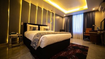 meethaq hotel jabi
