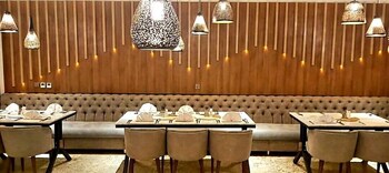 meethaq hotel jabi
