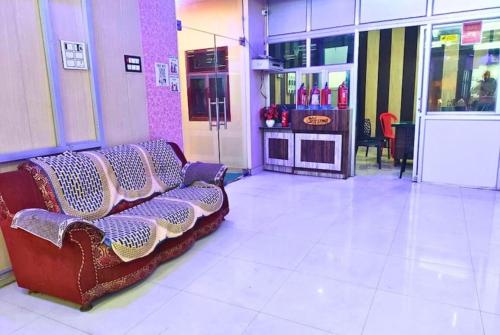 hotel white stone gonda