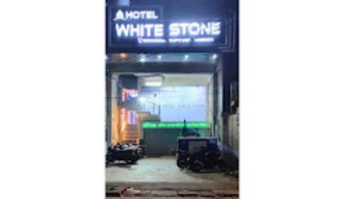 hotel white stone gonda