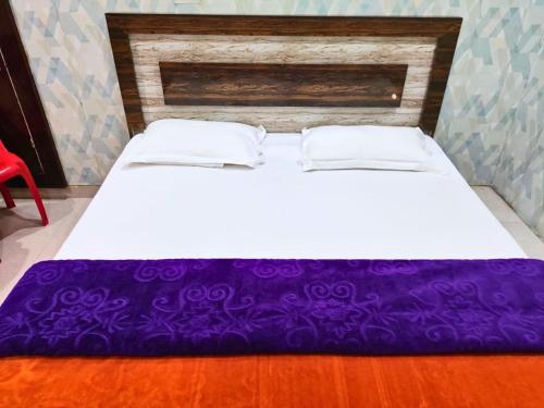 hotel white stone gonda