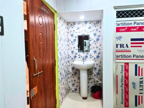 hotel white stone gonda