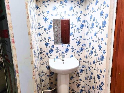 hotel white stone gonda