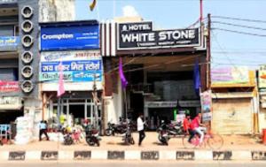 hotel white stone gonda
