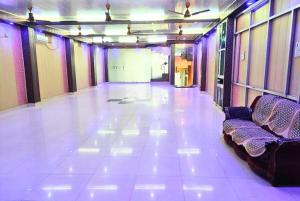 hotel white stone gonda