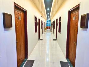 hotel white stone gonda