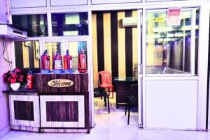 hotel white stone gonda