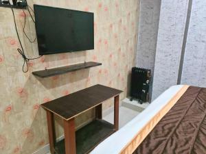 hotel white stone gonda