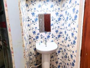 hotel white stone gonda