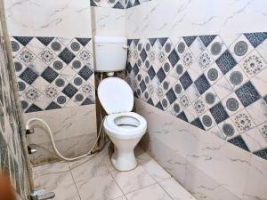 hotel white stone gonda