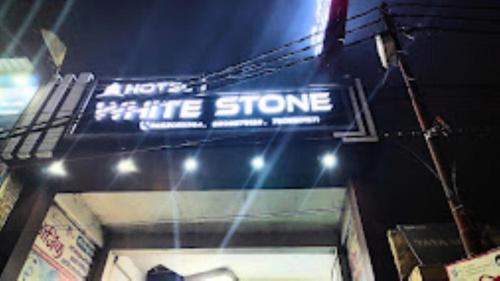 hotel white stone gonda