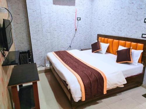 hotel white stone gonda