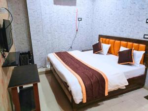 hotel white stone gonda