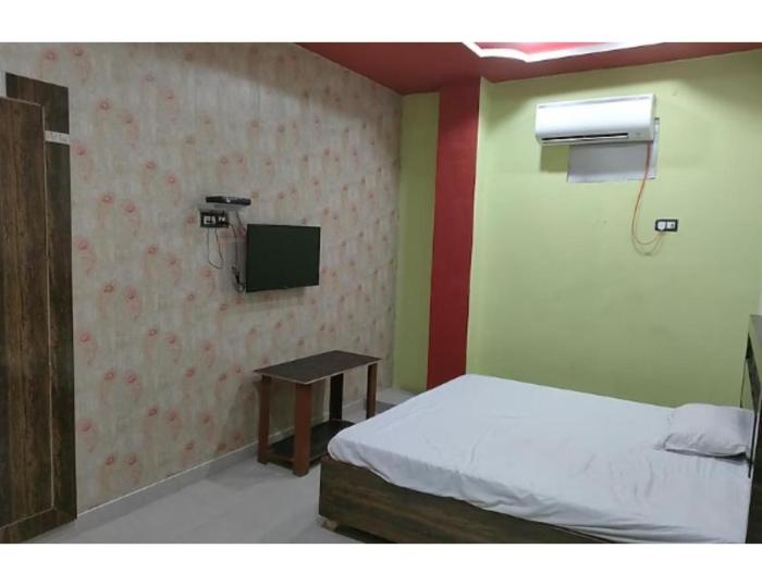 hotel white stone gonda