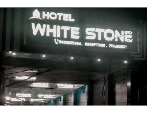 hotel white stone gonda