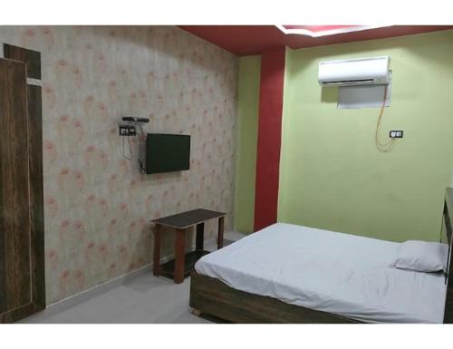 hotel white stone gonda