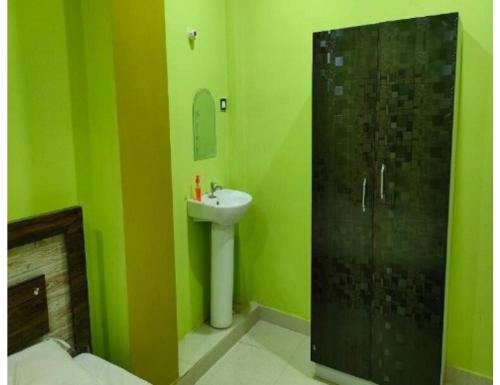 hotel white stone gonda