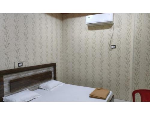 hotel white stone gonda