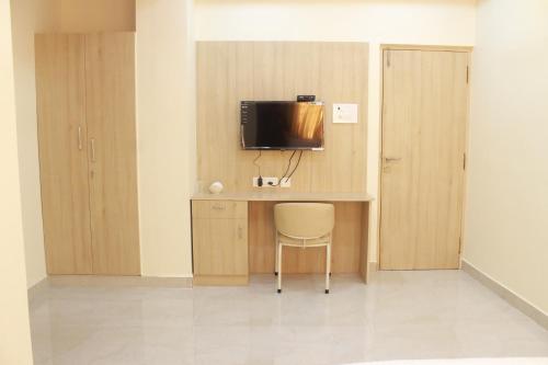 Jfive Residency,N0-50, Thirumalainagar Annex, Perungudi Perungudi,2 star