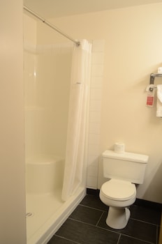 quality inn and suites edmonton international airport