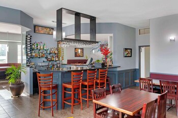 quality inn and suites edmonton international airport