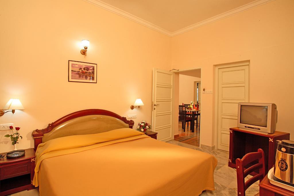 Karthika Residency,Eramalloor>>Chempu,3 star