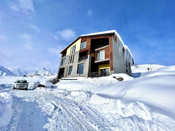 dandelion hotel gudauri