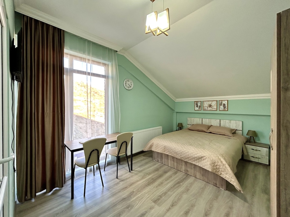 dandelion hotel gudauri