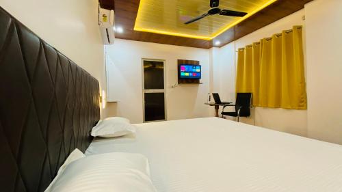 royal excellency inn